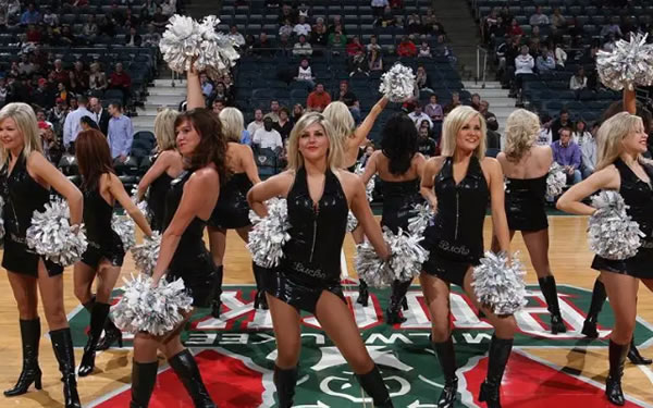 NBA半决赛真乱了，三大争冠热门或集体出局！苏群预测两组天王